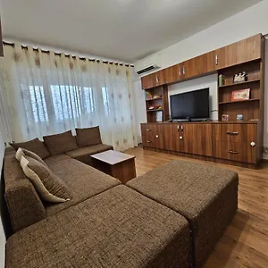 Apartament Cosy Close To Center With Parking Lot, Bucureşti